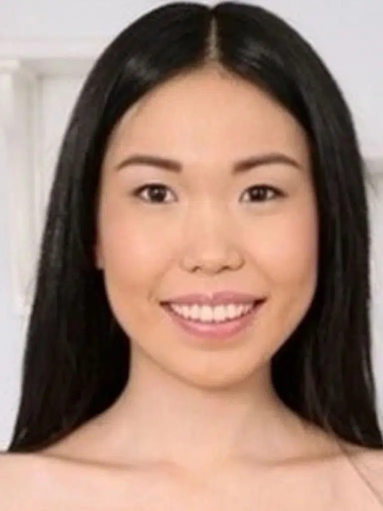 Emilia Song Biography: Wiki, Age, Career, Height, Weight, Boyfriend, Net Worth & More